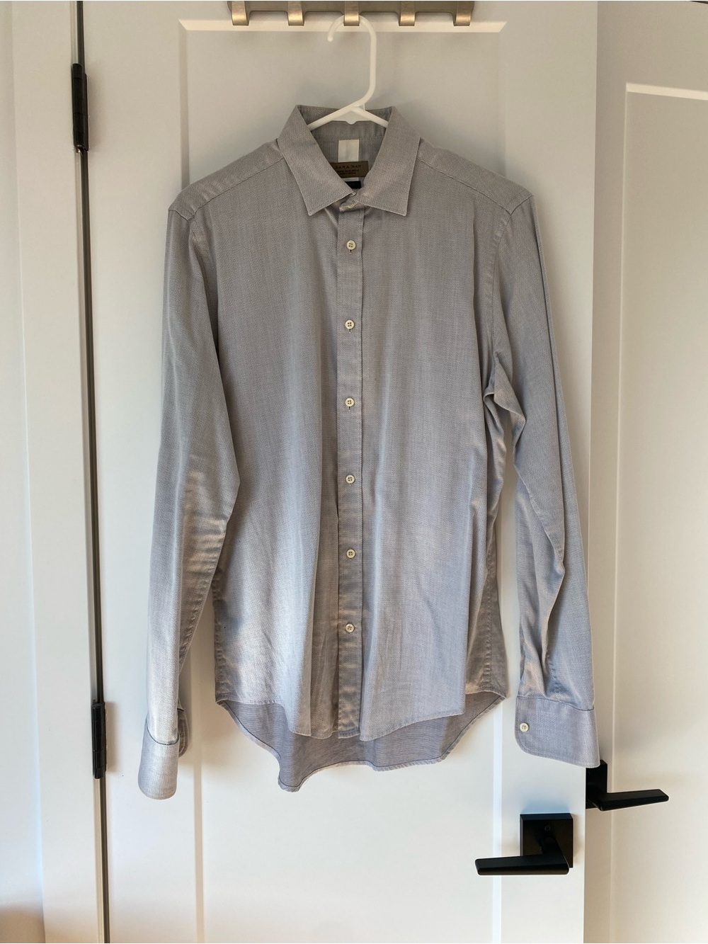 Zara Men's Button-Up Dress Shirt in Light Gray